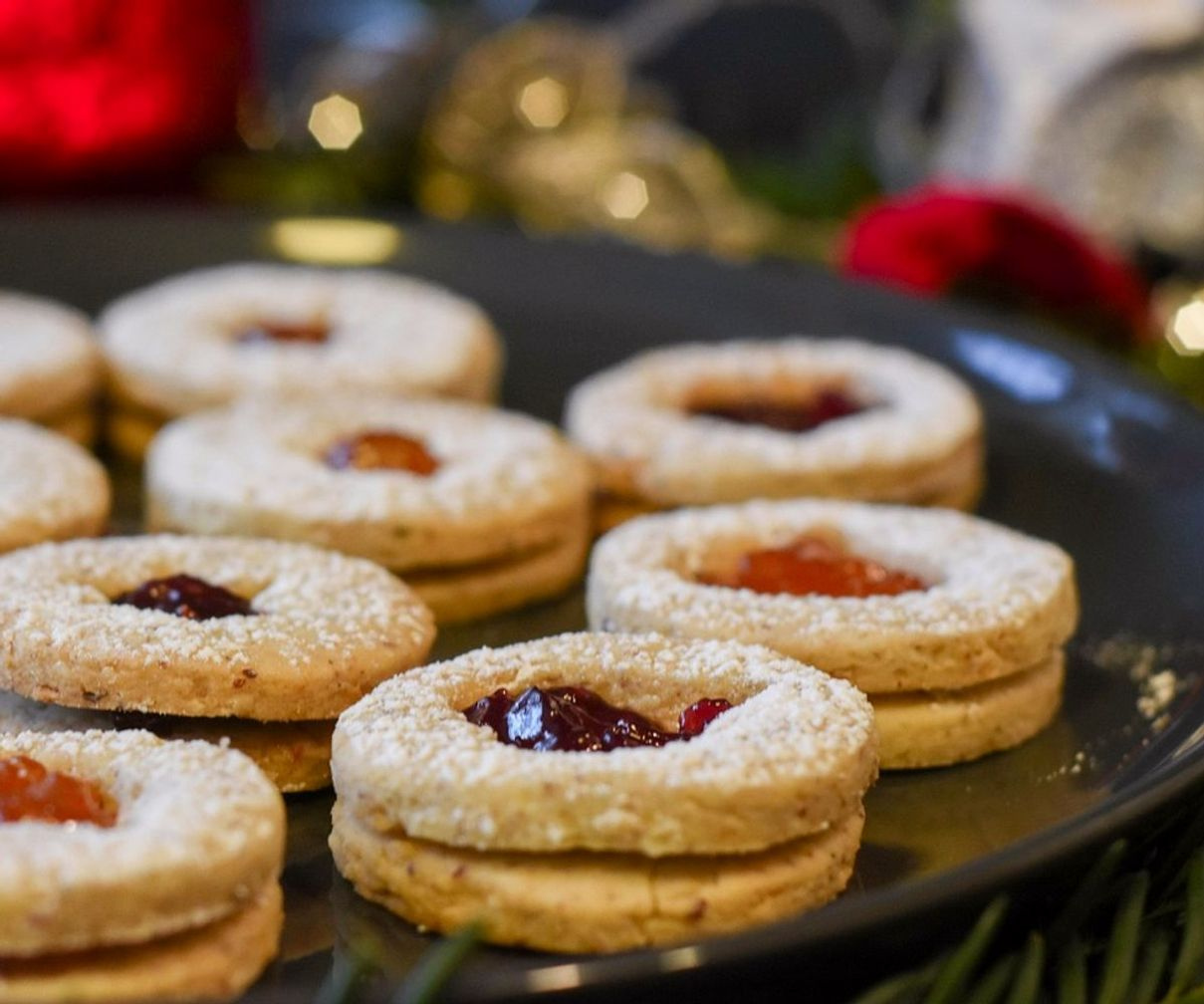 Vitrina con postres caseros recién hechos